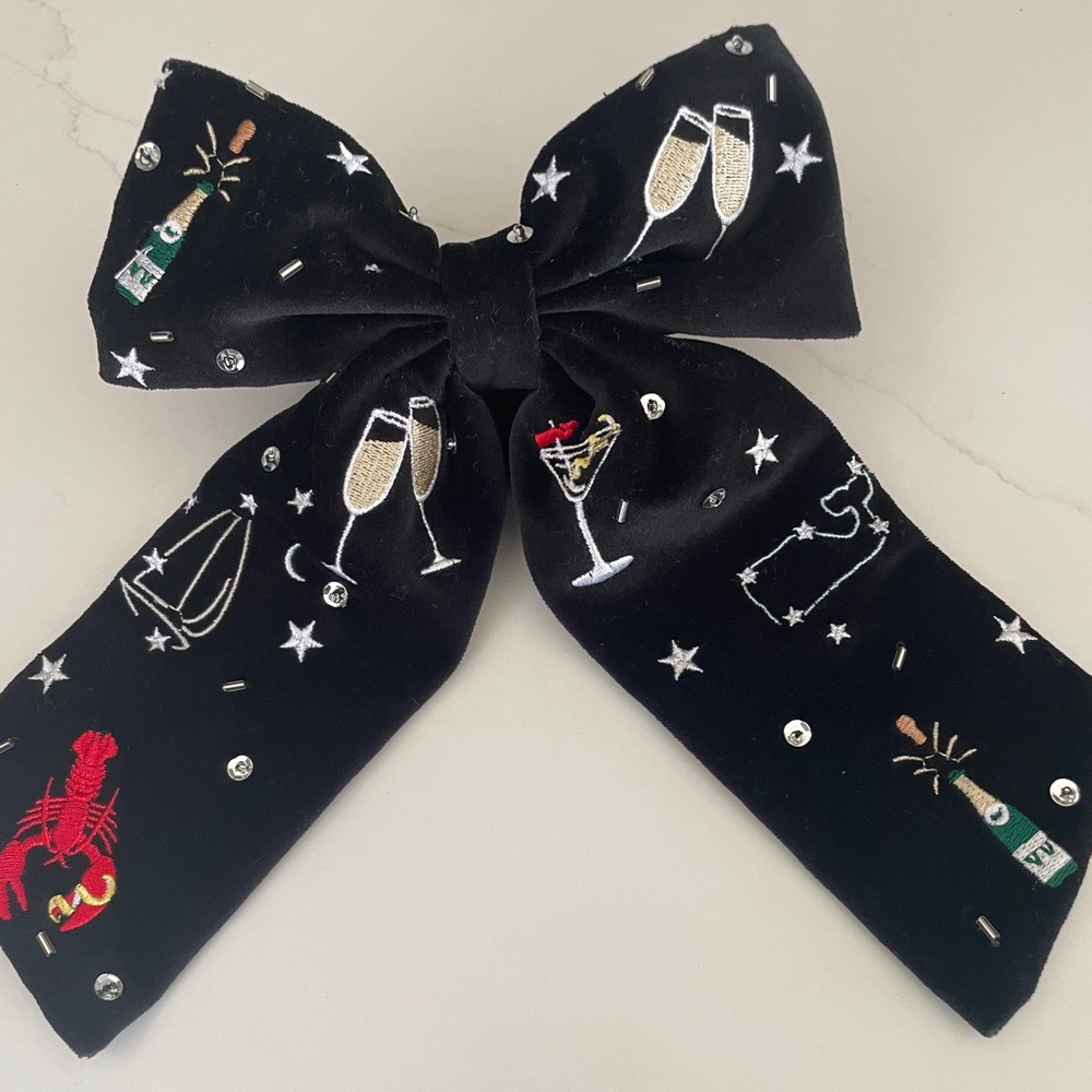 Vineyard Vines Bow with Embroidered Party Motifs